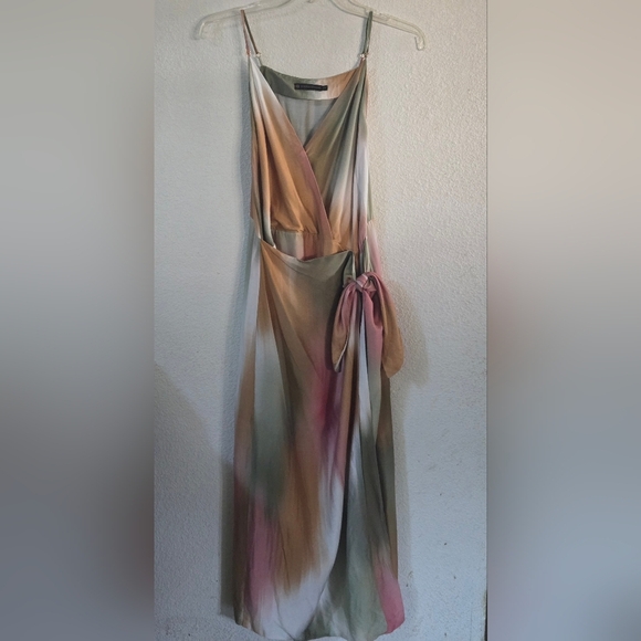 Chic Asymmetrical Dress in Pastel Hues - Picture 3 of 11